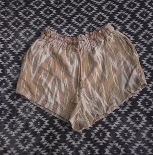 aerie High Waist Ikat-Print Shorts in Beige & White Cotton Vacay Boho Large